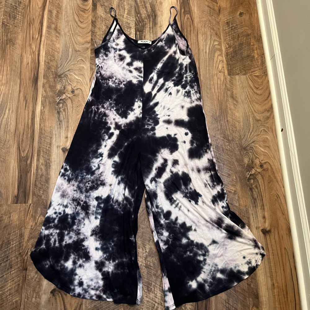 Tie dye, spaghetti strap jumpsuit. Size XS (loose fit,fits like a small).